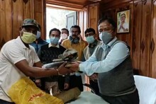 কান্দি পৌরসভার পক্ষ থেকে গ্রীন ভলেন্টিয়ার্সদের পোষাক বিতরণ