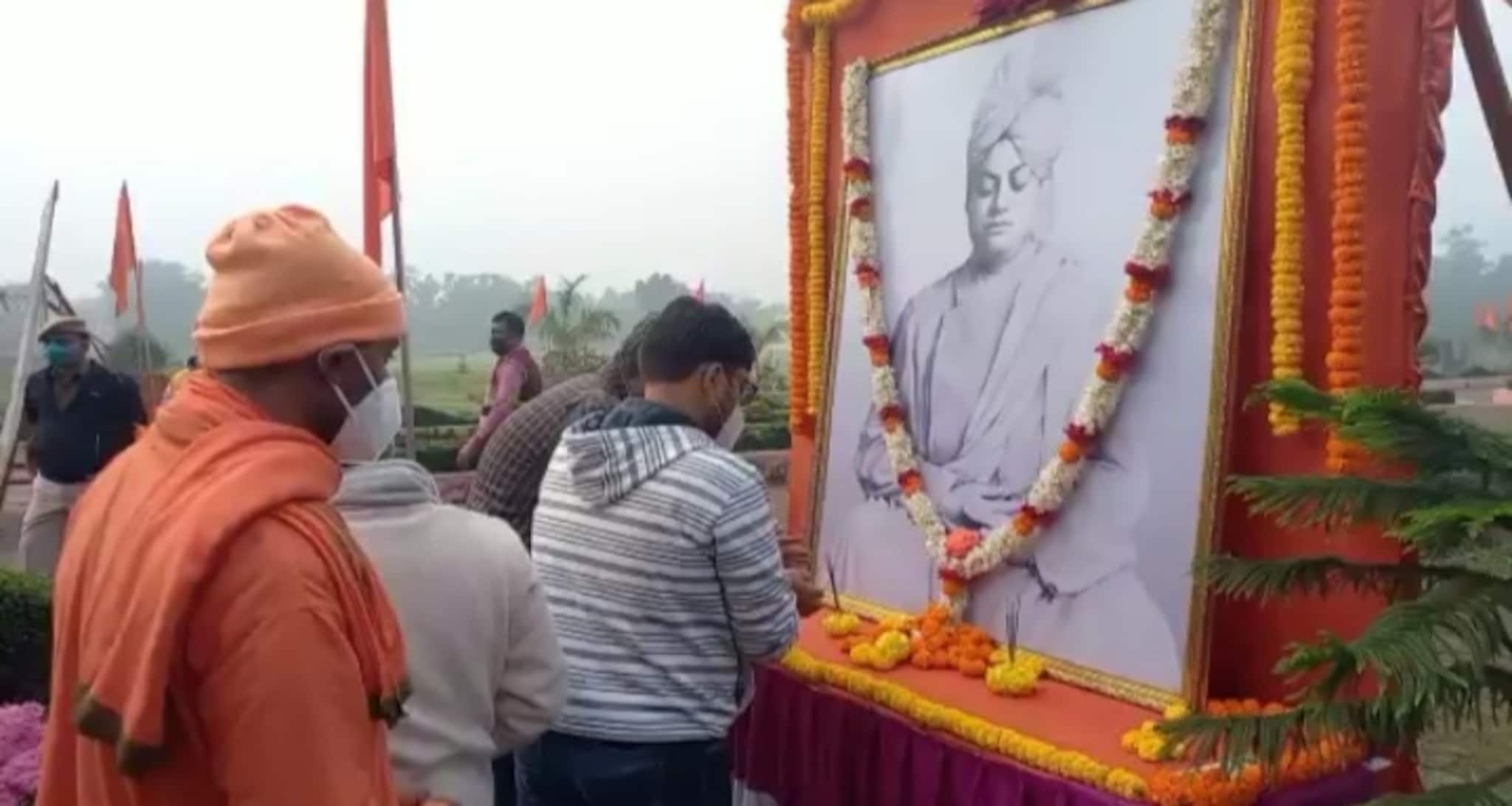 West Bardhaman News- মুষ্টিমেয় কয়েকজনকে নিয়ে, স্বামী বিবেকানন্দের জন্ম দিবস পালন আসানসোলে।