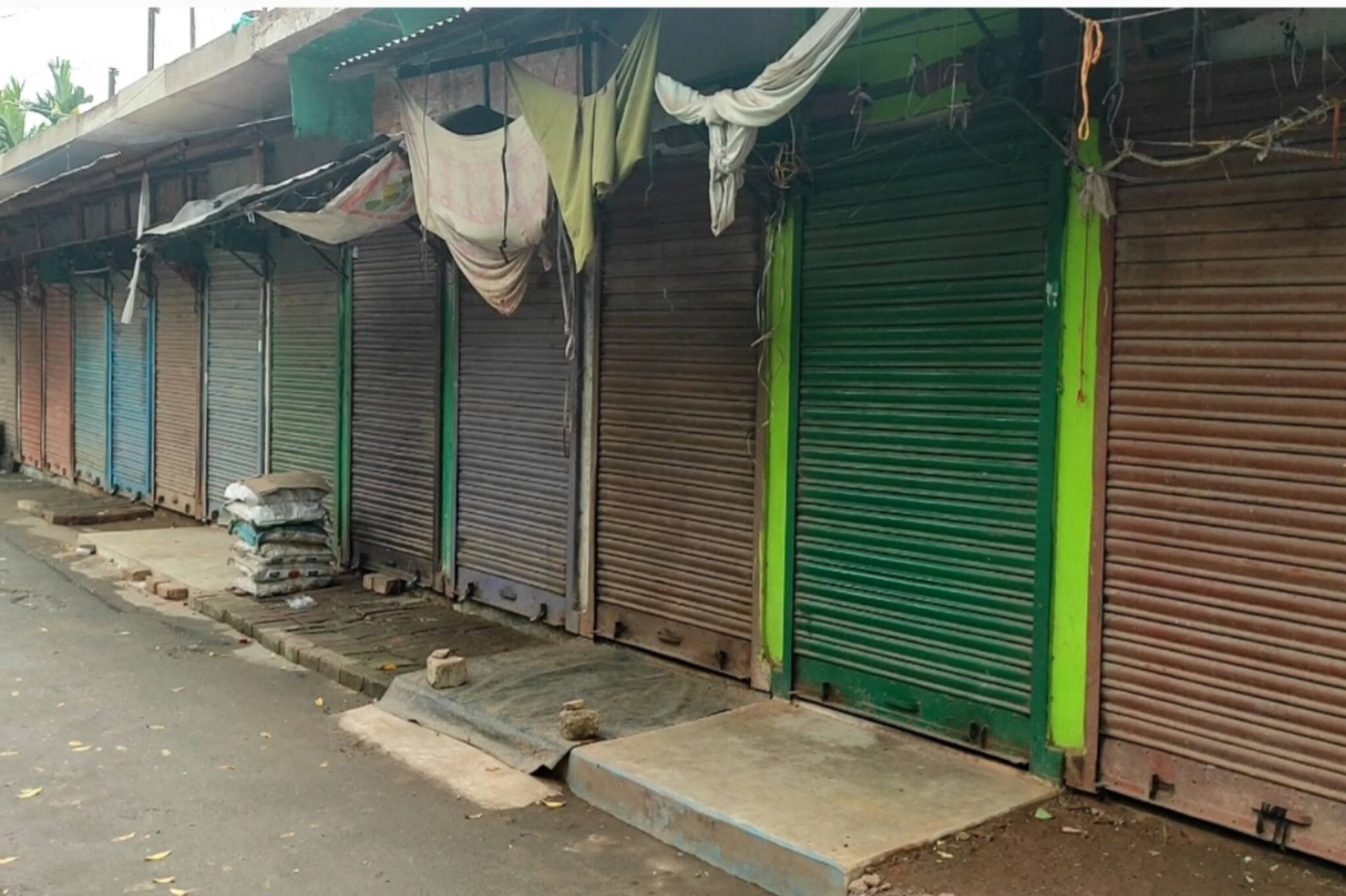 South 24 Parganas News- বেড়েছে করোনা আক্রান্তের সংখ্যা, বন্ধ বাজার
