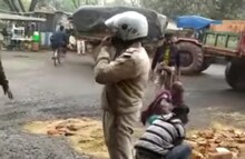 সামাজিক দায়িত্ববোধের নজির গড়ল ট্রাফিক পুলিশ কর্মী।