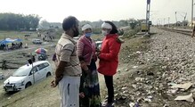 মৃতের তালিকায় রয়েছে নাম, অথচ খুঁজেই চলেছে 'আপনজনদের'! মৃতের তালিকায় রয়েছে নাম, অথচ খুঁজেই চলেছে 'আপনজনদের'!