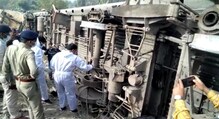 ময়নাগুড়ি ট্রেন দুর্ঘটনার তদন্তে এল ফরেন্সিক দল। ময়নাগুড়ি ট্রেন দুর্ঘটনার তদন্তে এল ফরেন্সিক দল।
