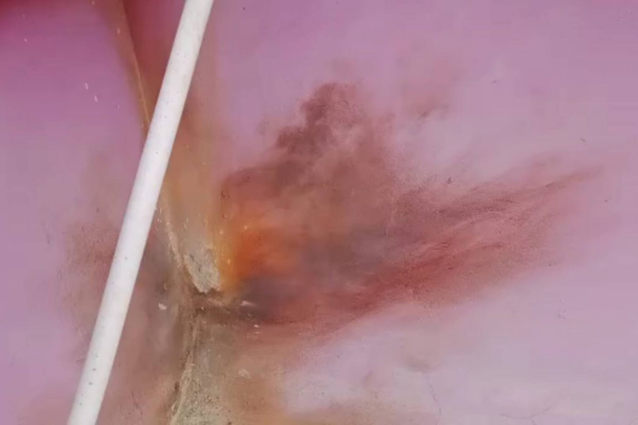 জলঙ্গীতে প্রধানের বাড়ি লক্ষ্য করে বোমাবাজি। প্রাণে বাঁচলেন প্রধান।