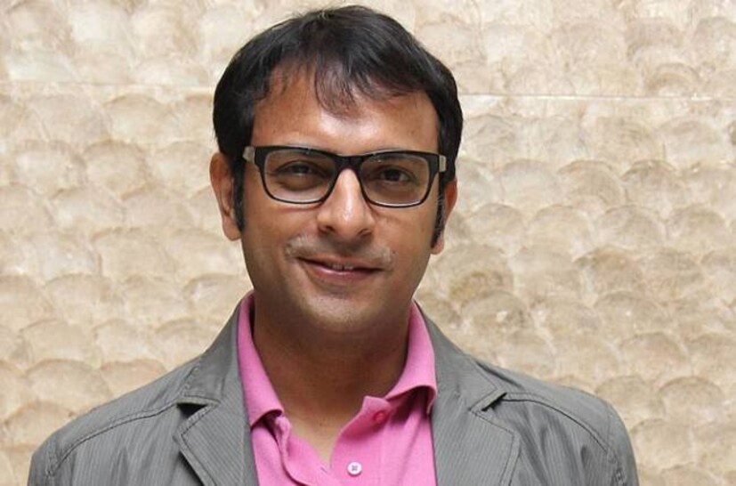  ধাগা প্রোডাকশের কর্ণধার শুভঙ্কর মিত্র বলেন, ‘‘হিন্দি ছবিতে প্রযোজক হিসেবে প্রথম ডেবিউ হলেও প্রযোজক হিসেবে আগেই আত্মপ্রকাশ হয়েছে। আমি ভীষণ কনফিডেন্ট আমাদের প্রজেক্ট নিয়ে, বাপ্পাকে নিয়ে। আপনাদের জন্য বানানো এই ছবি আমি নিশ্চিত আপনাদের ভাল লাগবেই।’’   ছবির সিনেমাটোগ্রাফার সৌরভ বন্দ্যোপাধ্যায় ও এডিটার অনির্বাণ মাইতি।  ছবিতে মিউজিক করেছেন প্রাঞ্জল দাস এবং গান গেয়েছেন রূপঙ্কর বাগচী, ইমন চক্রবর্তী, লগ্নজিতা চক্রবর্তী, উজ্জয়িনী মুখোপাধ্যায়, রিমি দেব ও প্রমুখ।  চলতি বছরেই রিলিজ করতে চলেছে এই হিন্দি ছবি গিরগিট।