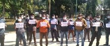 ডুয়ার্সের জঙ্গল খুলে দেওয়ার দাবি, অবস্থান-বিক্ষোভের হুংকার গাড়ি চালকদের। ডুয়ার্সের জঙ্গল খুলে দেওয়ার দাবি, অবস্থান-বিক্ষোভের হুংকার গাড়ি চালকদের।