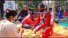 কোনও কিছুই ফেলে দেওয়ার নয়, এবার কচুরি পানা দিয়ে তৈরি হবে ঘর সাজানোর সামগ্রী। কোনও কিছুই ফেলে দেওয়ার নয়, এবার কচুরি পানা দিয়ে তৈরি হবে ঘর সাজানোর সামগ্রী।