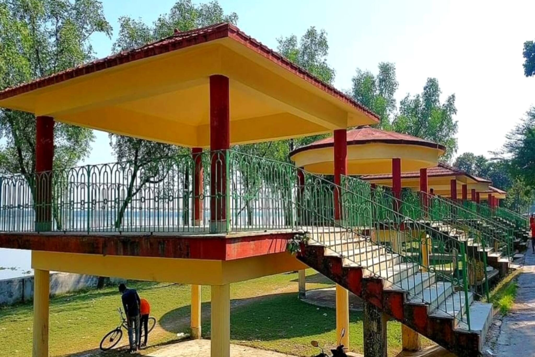 North 24 Parganas News- করোনার কারণে বন্ধ বসিরহাটের পর্যটন কেন্দ্রগুলি, সমস্যায় ব্যবসায়ীরা।