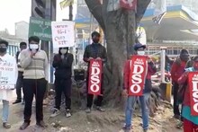 স্কুল খোলা ও পড়ুয়াদের দ্রুত টিকাকরণের দাবিতে আন্দোলন এআইডিএসও-র।