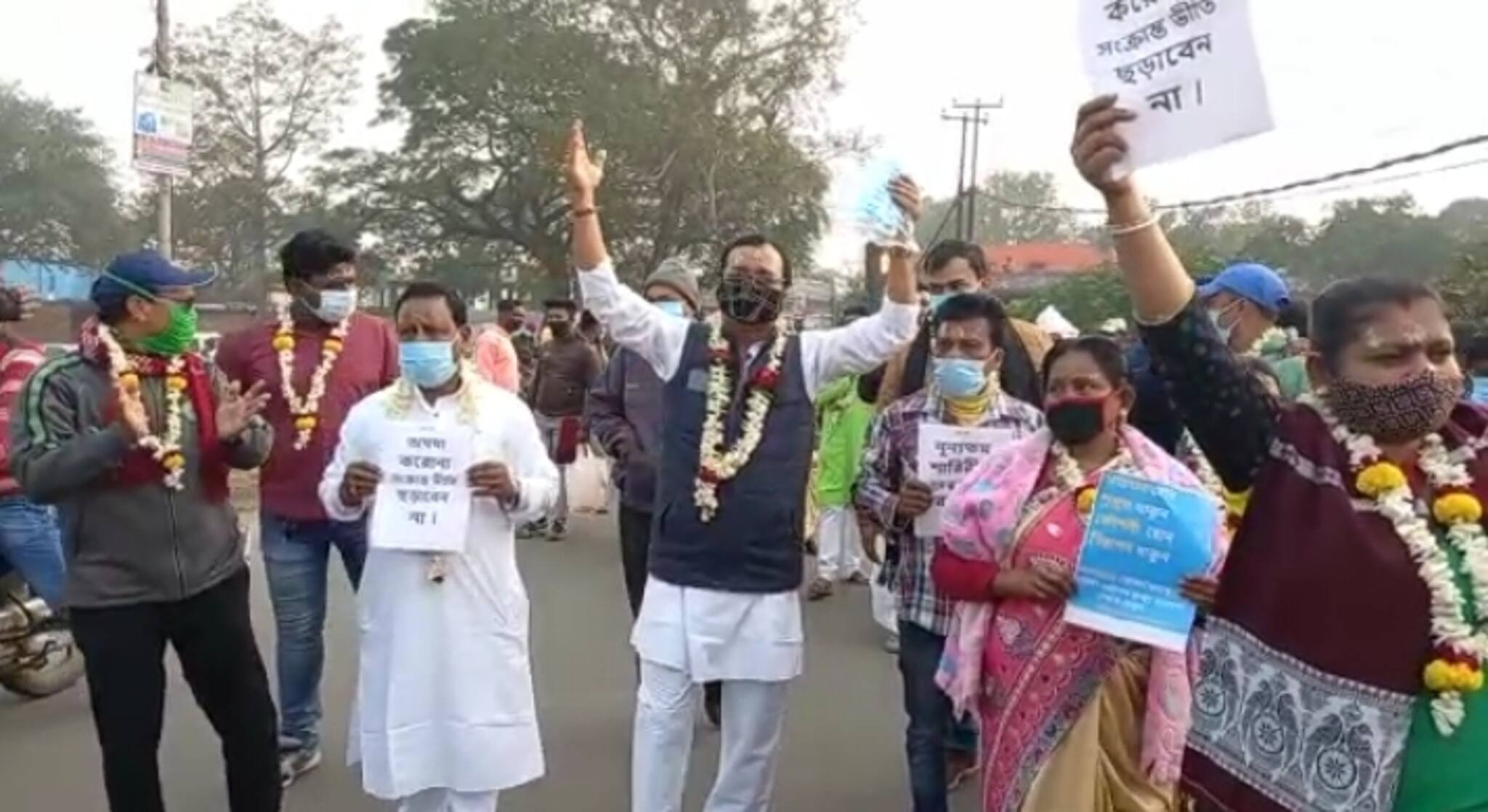 West Bardhaman News- করোনায় আক্রান্ত এবং মৃতদের শান্তি কামনায়, হরিনাম প্রচার ১৪ নম্বর ওয়ার্ডের তৃণমূল প্রার্থীর।