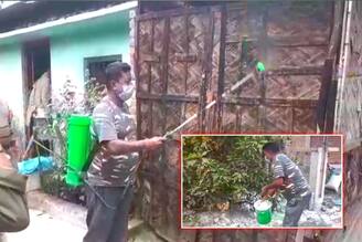 করোনায় মৃত্যু, এলাকা স্যানিটাইজেশনের কাজে নামল পুরসভা।
