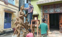 বাণী বন্দনায় কোভিড সংক্রমণ! দিশাহারা মৃৎ শিল্পীরা, অনাড়ম্বর ভাবেই হতে চলেছে সরস্বতী আরাধনা। বাণী বন্দনায় কোভিড সংক্রমণ! দিশাহারা মৃৎ শিল্পীরা, অনাড়ম্বর ভাবেই হতে চলেছে সরস্বতী আরাধনা।