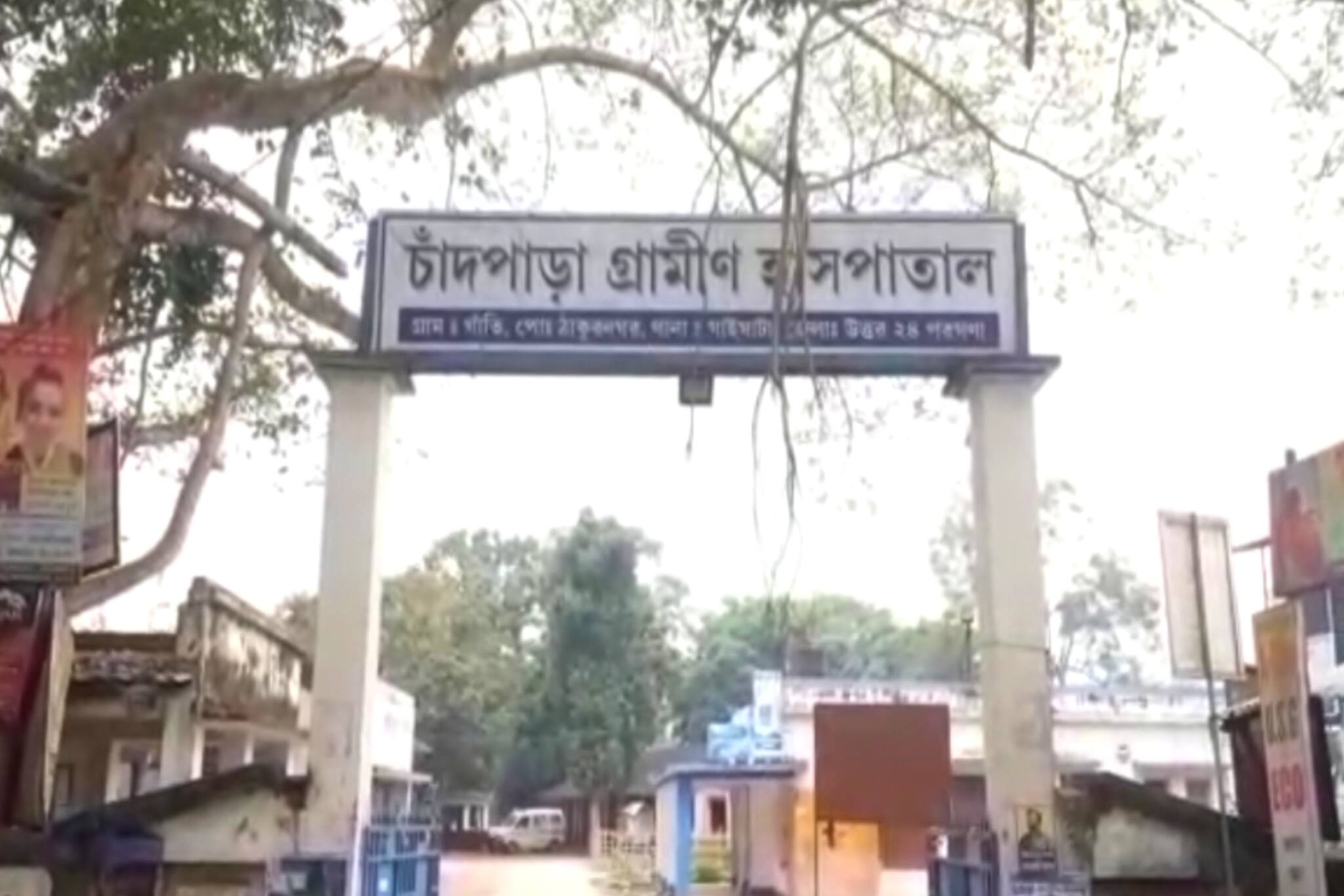 North 24 Parganas News- হাসপাতাল কর্তৃপক্ষের মানবিক মুখ, ৫৫ বছরের অসুস্থ মহিলাকে অ্যাম্বুলেন্সে করে হাসপাতালে নিয়ে গেল হাসপাতাল কর্তৃপক্ষ।