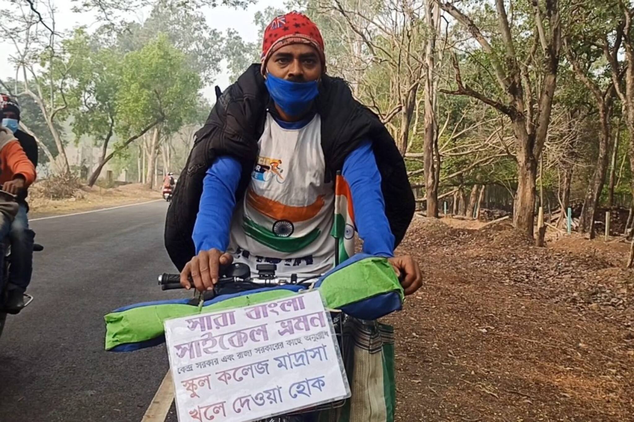 স্কুল খোলার দাবিতে সারা বাংলায় সাইকেল ভ্রমণ স্কুল শিক্ষকের।