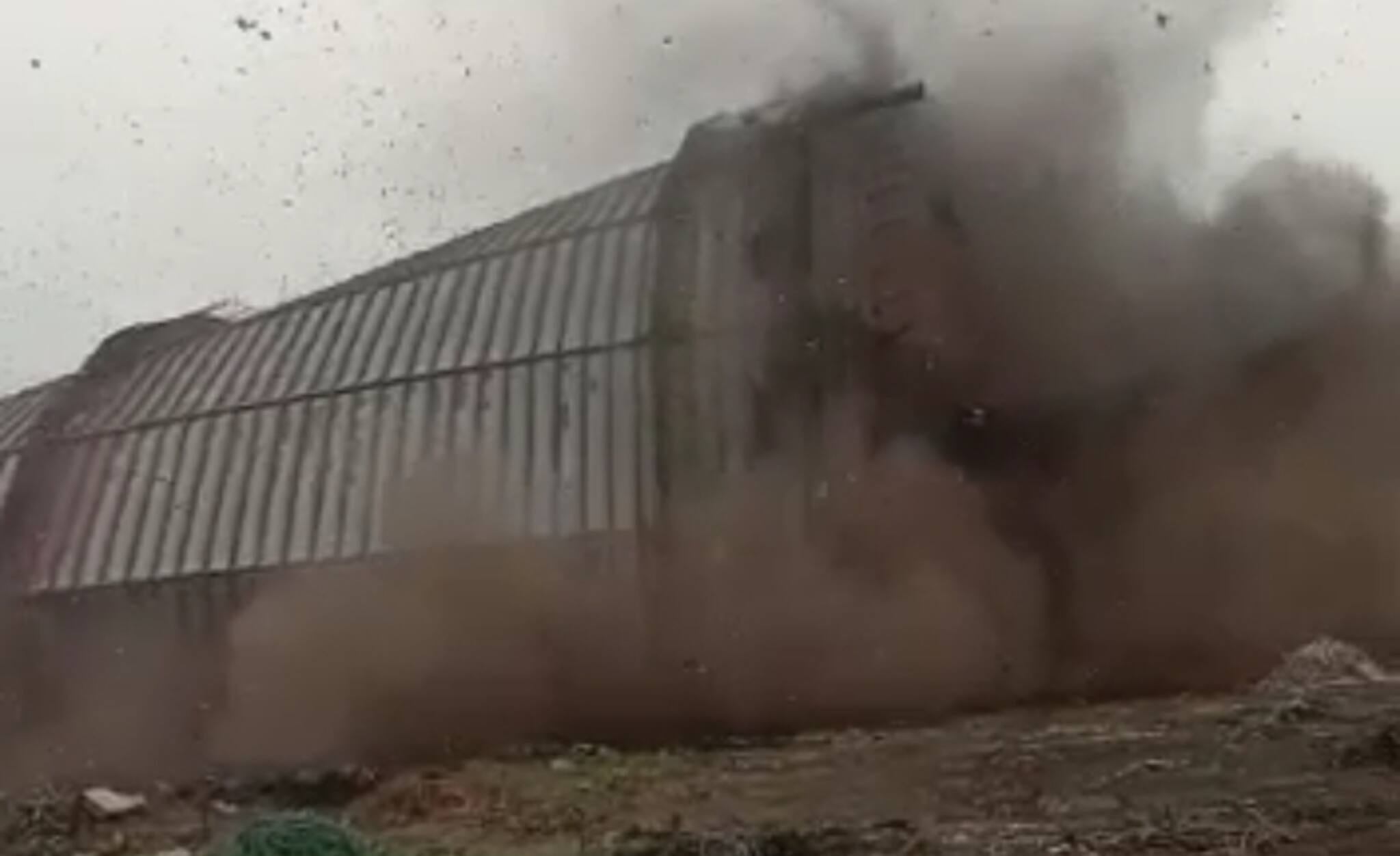 West Bardhaman News- ভেঙে ফেলা হল কোকওভেনের গ্যাস বটলিং প্ল্যান্ট, মন ভারাক্রান্ত কর্মীদের