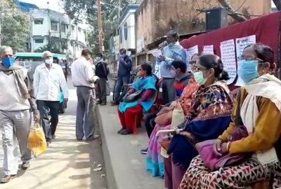 তীব্র হচ্ছে স্কুল খোলার দাবি, জেলাজুড়ে অবস্থান-বিক্ষোভ