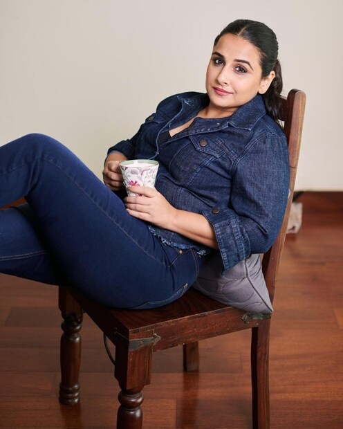ডেনিম লুকেও নজরকাড়া নায়িকা। 