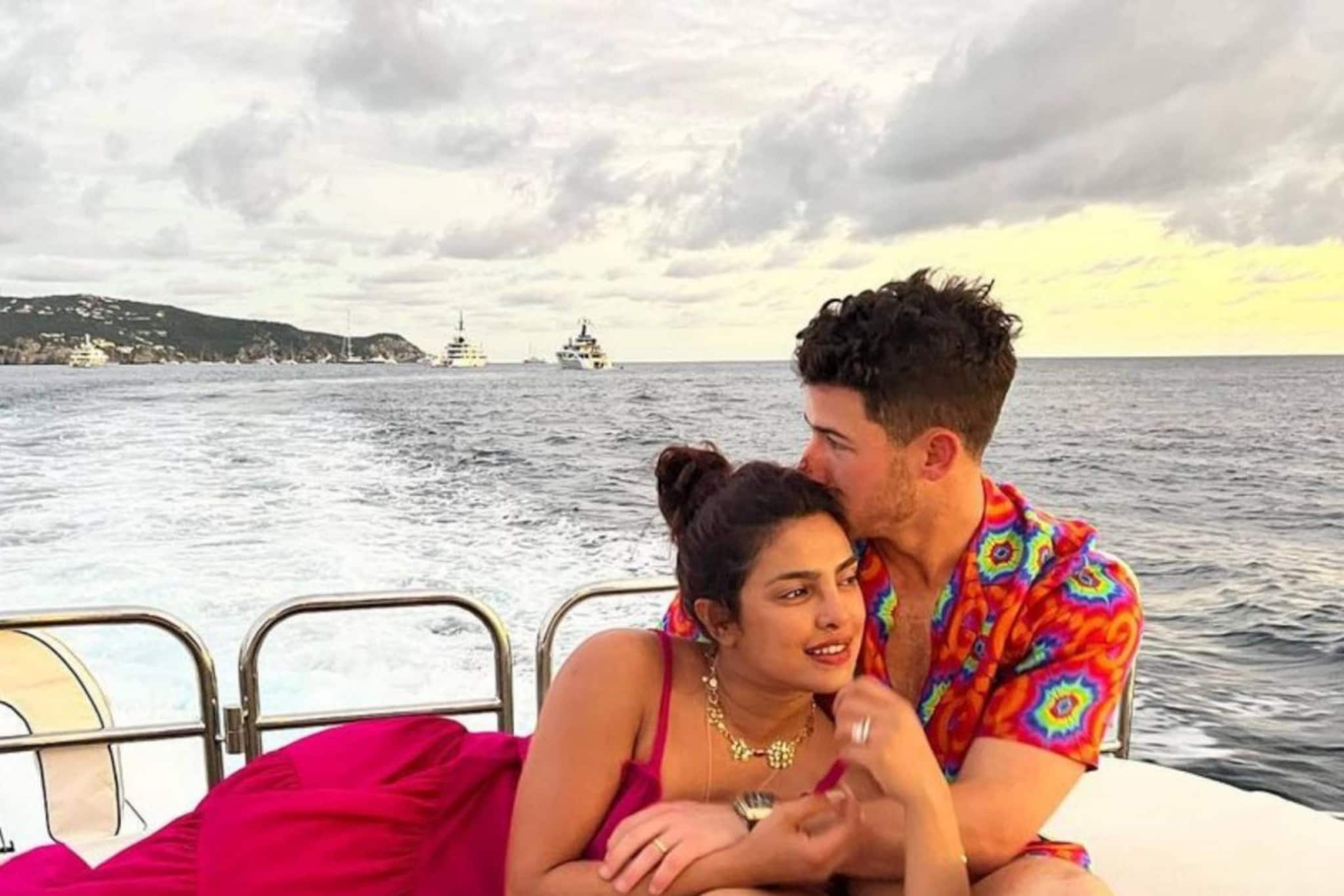 স্বামীর কোলে মাথা রেখে প্রমোদবিহারে প্রিয়াঙ্কা, প্রেমের ছবি মুগ্ধ করবে! দেখুন