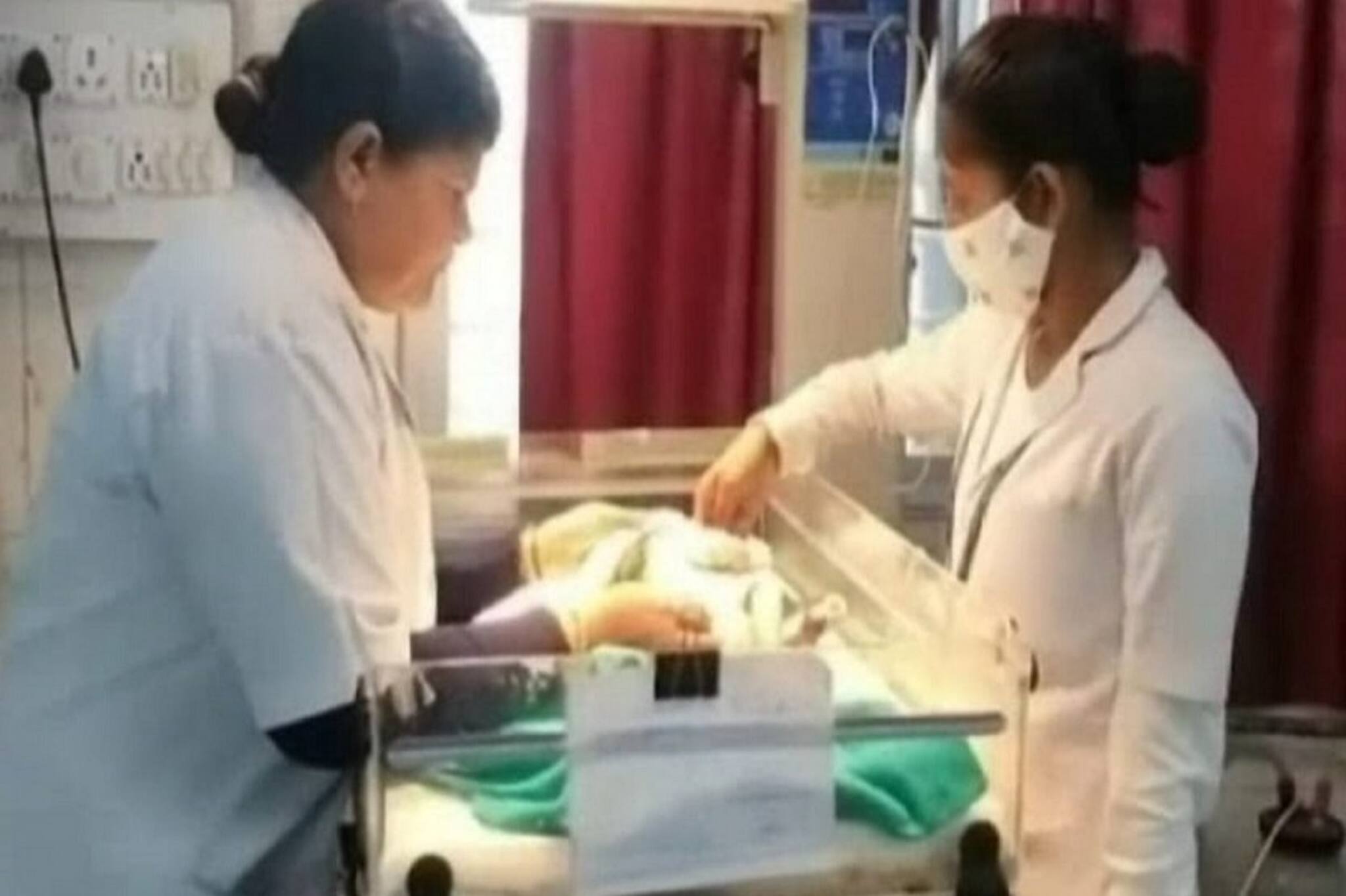 বাঁচানো গেল না সেই প্লাস্টিক বেবিকে, চিকিত্সকদের পরিশ্রম বিফলে