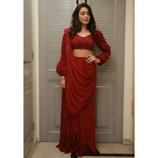 তাঁর দুই ভাইবোন। আঁচলের এক দাদা আছেন। 