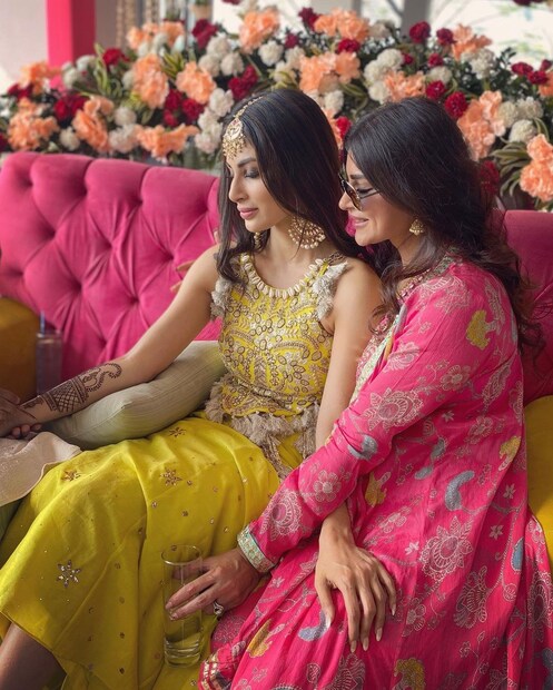 ছবিতে একের পর এক ভক্তরা শুভেচ্ছা জানিয়েছেন প্রিয় তারকা মৌনি রায়কে ৷ ছবি সৌজন্যে ইনস্টাগ্রাম ৷