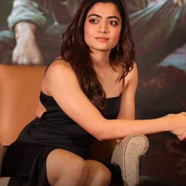 'মিশন মজনু' ছবির মাধ্যমে বলিউডে ডেবিউ করবেন রশ্মিকা। সিদ্ধার্থ মালহোত্রার সঙ্গে মুখ্য ভূমিকায় দেখা যাবে তাঁকে। প্রথমবারের মতো দুই তারকাকে একসঙ্গে স্ক্রিন শেয়ার করতে দেখা যাবে।