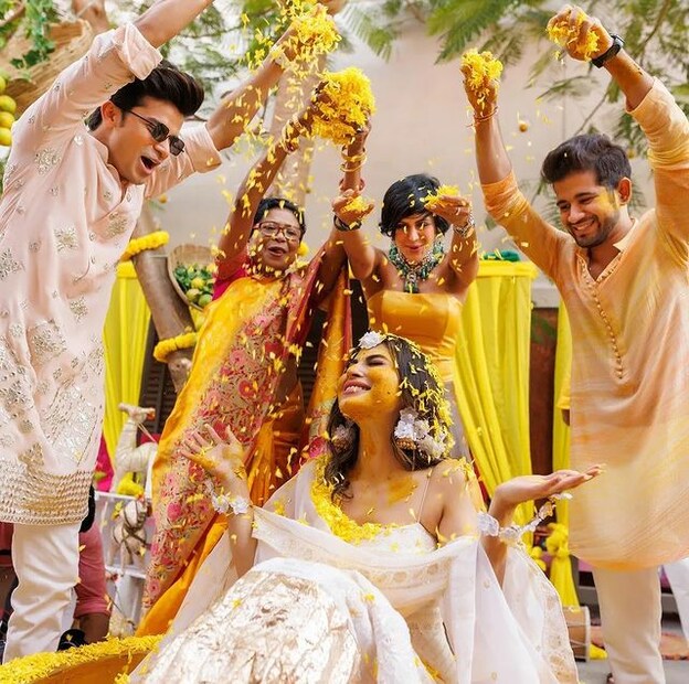 মৌনীর গায়ে হলুদ