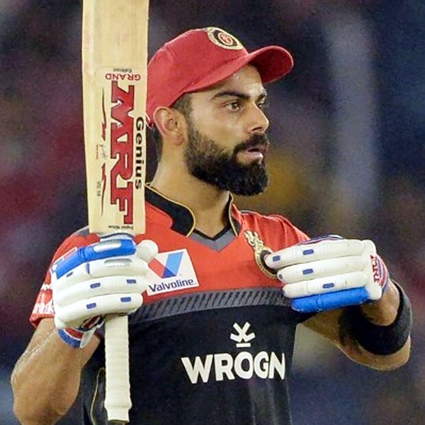 রয়্যাল চ্যালেঞ্জার্স ব্যাঙ্গালোর একবারও আইপিএল শিরোপা জিততে পারেনি। টি-টোয়েন্টি ফরম্যাটে বিরাট কোহলির অধিনায়কত্ব ছাড়ার পর এবার নতুন অধিনায়ক পাবে এই দল। আরসিবি-র অধিনায়কত্বের দায়িত্ব কোন ক্রিকেটার পাচ্ছেন, সেটাই দেখার বিষয়।