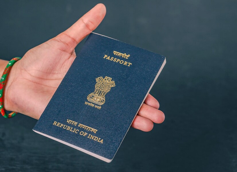 ভারত এবং অন্য দেশে ভারতীয় দূতাবাসের তরফে ২০১৯ সালে ১২.৮ মিলিয়নেরও বেশি পাসপোর্ট ইস্যু হয়েছে ৷ সংখ্যার বিচারে তৃতীয় স্থানে ভারত ৷ চিন এবং মার্কিন যুক্তরাষ্ট্রের পরেই ৷ Representational Image