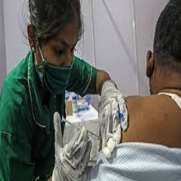 কেন্দ্রীয় স্বাস্থ্য ও পরিবার কল্যাণ মন্ত্রকের দেওয়া দৈনিক করোনা বুলেটিন অনুযায়ী, দেশে গত ২৪ ঘণ্টায় ৭১ লক্ষের বেশি করোনা টিকাকরণ হয়েছে। এর ফলে দেশে মোট ১৬১ কোটি ৯২ লক্ষ মানুষ টিকা পেলেন।