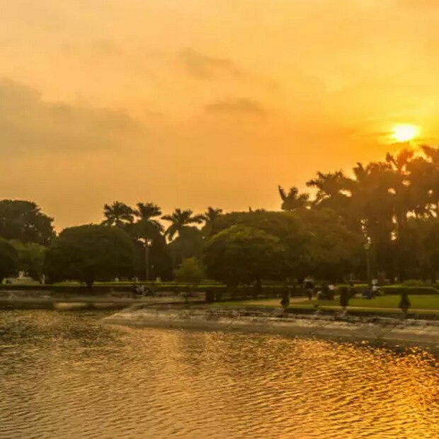 বিহার থেকে ওড়িশা পর্যন্ত বিস্তৃত নিম্নচাপ অক্ষরেখা। পশ্চিমী ঝঞ্ঝা ও পূবালি হওয়ার সংঘাতের জেরে উত্তরবঙ্গে বৃষ্টি চলবে আরও ৪-৫ দিন। Representative Image