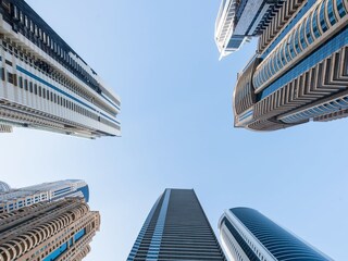 ৯ তলা বাড়ি থেকে পড়ে যা হল