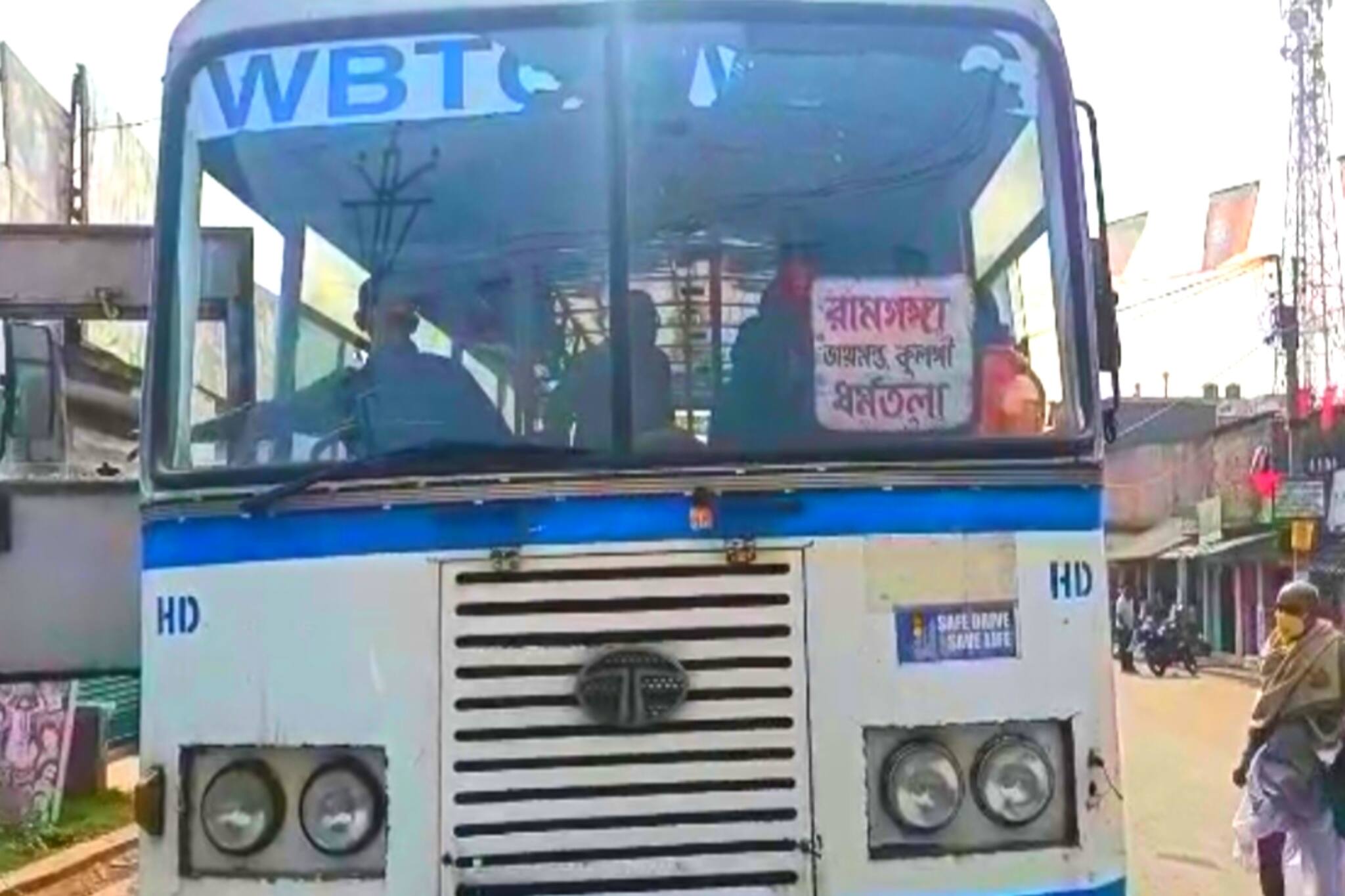 South 24 Parganas: বাসে মাদক খাইয়ে সর্বস্ব লুট যাত্রীর