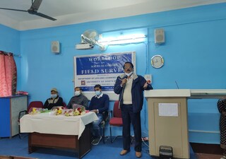 বক্তব্য রাখছেন অধ্যাপকরা বক্তব্য রাখছেন অধ্যাপকরা