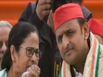 উত্তর প্রদেশে অখিলেশকে পূর্ণ সমর্থনের সিদ্ধান্ত মমতার৷ Photo-PTI