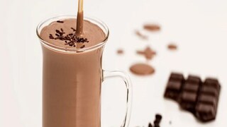 যেহেতু গরম, তাই কোল্ড কফি বা সানডেস আনাতে পারেন। ফ্লেভার পছন্দ করা অবশ্য়ই আপনার ব্য়াপার। তবে চকোলেট ফ্লেভার বোধ হয় কারওই অপছন্দ নয়। পাশাপাশি, অর্ডার করতে পারেন মিল্কশেকও।