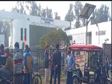 শ্রমিক বিক্ষোভে হলদিয়ায় এক্সাইড-এর এই কারখানাতেই কাজ থমকে গিয়েছিল৷ 