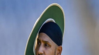 অধিনায়ক না হতে পারার দুঃখ কিছুটা হলেও থাকবে হরভজনের