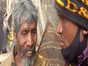 ছেলের সঙ্গে চম্পক দত্ত৷ 