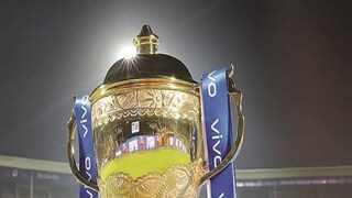 করোনার প্রকোপ না বাড়লে দেশের মাটিতেই আইপিএল !