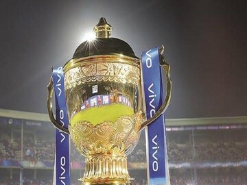 করোনার প্রকোপ না বাড়লে দেশের মাটিতেই আইপিএল !
