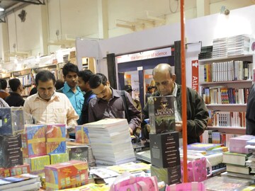 পিছিয়ে যাচ্ছে কলকাতা বইমেলা৷ 