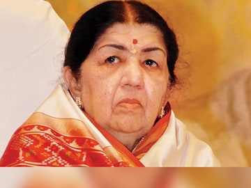 লতা মঙ্গেশকরের গানের ৭৬০০ গ্রামোফোন রেকর্ড নিয়ে বিরাট কাজ ইন্দোরের ব্যক্তির 
