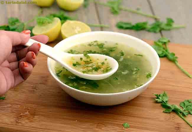  দৃষ্টি শক্তি বাড়ায়,[object Object],ধনেপাতা (Coriander Leaves) দৃষ্টি শক্তি বৃদ্ধি করতে সাহায্য করে। ভিটামিন এ-তে সমৃদ্ধ হওয়ায় দৃষ্টি শক্তি বাড়ায় এই পাতা। পাশাপাশি চোখে ব্যথার সমস্যাও দূর করে। তাই নিজের খাদ্য তালিকায় ধনেপাতা অন্তর্ভূক্ত করা উচিত। প্রতীকী ছবি। 