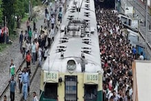 ভিড়ে ঠাসা লোকালে লক্ষ টাকা সমেত ব্যাগ ফেলে এলেন যুবক, তার পর যা ঘটল,অবিশ্বাস্য! ভিড়ে ঠাসা লোকালে লক্ষ টাকা সমেত ব্যাগ ফেলে এলেন যুবক, তার পর যা ঘটল,অবিশ্বাস্য!