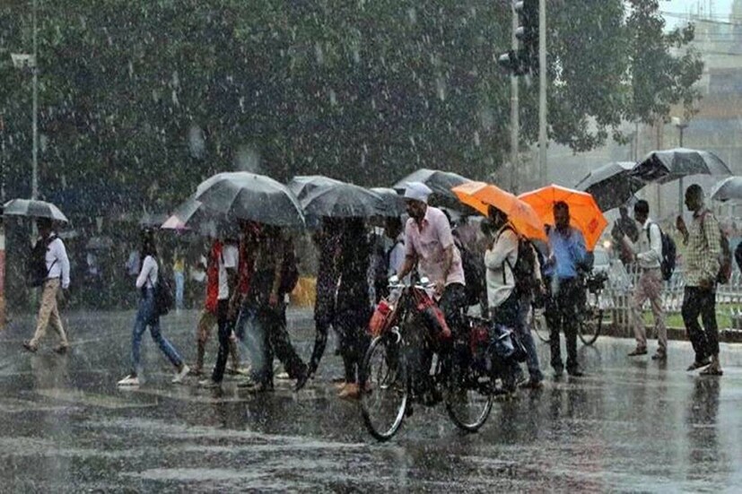 ফলত আগামী ৪-৫ দিন কড়া ঠান্ডায় কাঁপবে ৷ একই সঙ্গে উত্তর ভারতে চলবে শৈত্যপ্রবাহ ৷ তবে রাজস্থানের বেশ কিছু এলাকায় কমলা সতর্কতা জারি করা হয়েছে (Orange Alert) ৷ প্রতীকী ছবি ৷