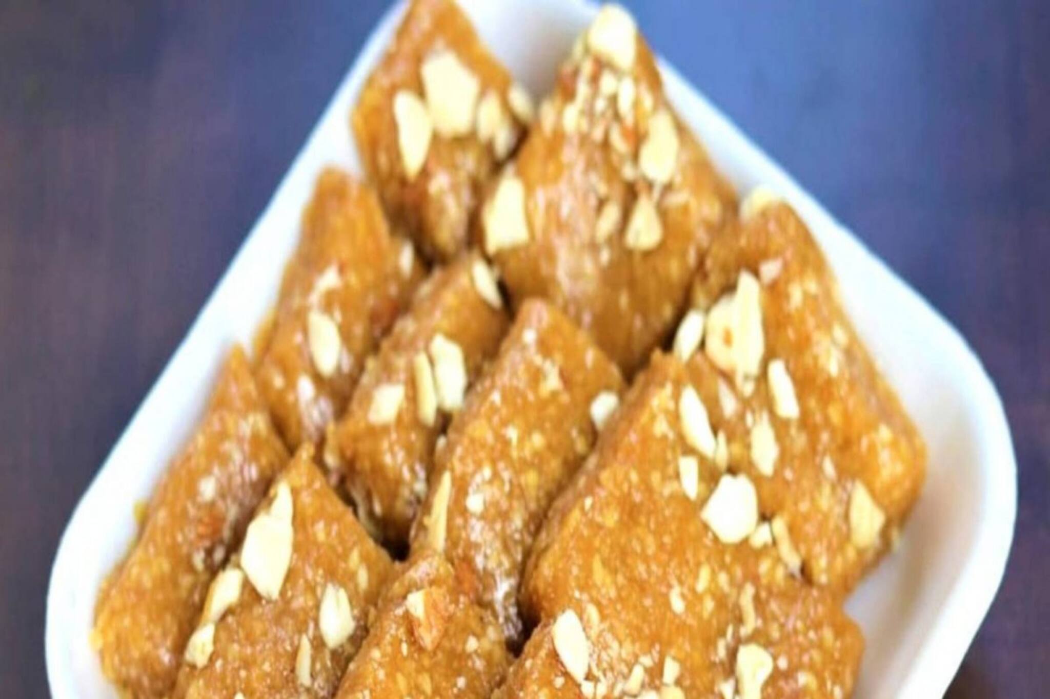 উৎসব হোক সুমধুর, এই মকর সংক্রান্তিতে ঘরে সহজেই বানিয়ে ফেলুন তিলের বরফি!