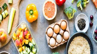 ৬) ডায়েটে প্রোটিন ও ফাইবার রাখুন। যাতে আপনার পেট বেশিক্ষণের জন্য ভর্তি থাকে।