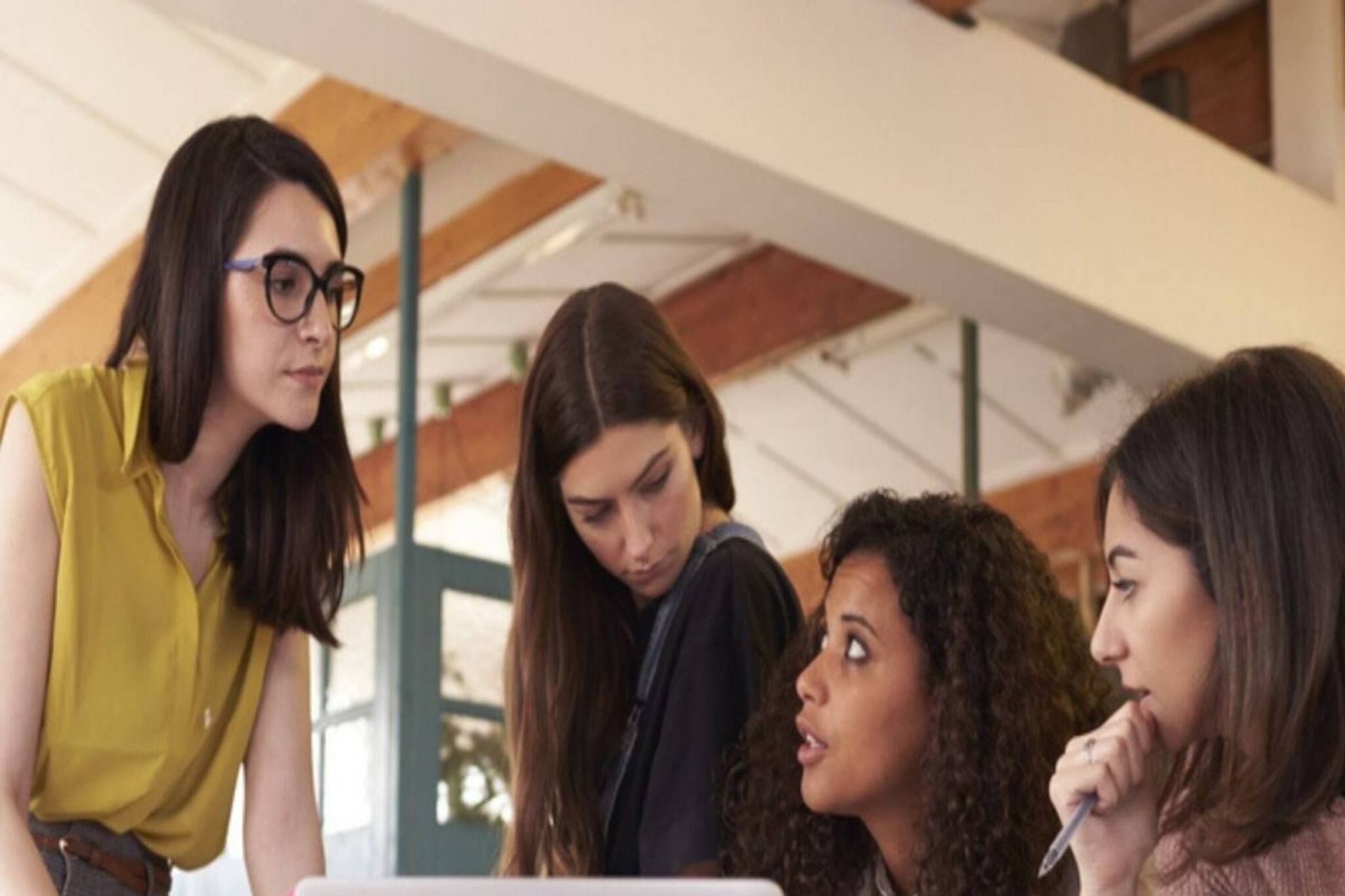 সুস্থ থাকার জন্য এই খাবারগুলি খেতেই হবে মহিলাদের