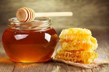 এই কারণগুলির জন্যই শীতকালে খেতেই হবে মধু