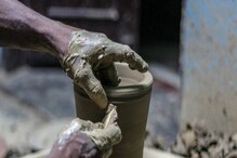 বাড়ির সামনে সারি দিয়ে দাঁড়িয়ে হাতি ঘোড়া, করোনার গেরোয় বিপাকে কুমোর পাড়া বাড়ির সামনে সারি দিয়ে দাঁড়িয়ে হাতি ঘোড়া, করোনার গেরোয় বিপাকে কুমোর পাড়া